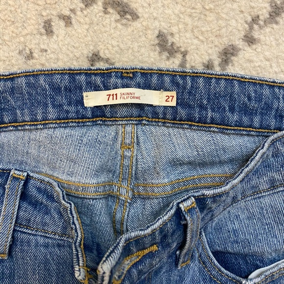 Levi’s Skinny Jean 711 - Picture 3 of 3